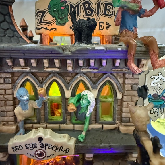 Lemax Retired Spooky Town Zombie's Cafe - 2006 Halloween Village   #65346 - Picture 9 of 10